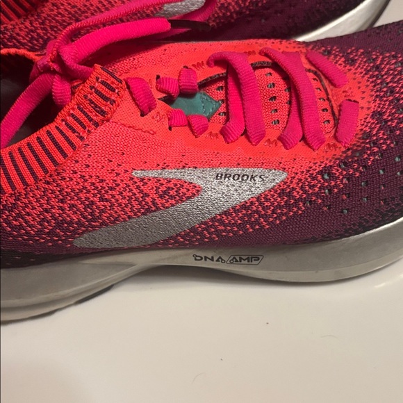 Brooks Vibrant pink and Black Athletic Shoes - Picture 2 of 4